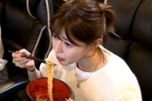 권나라, ‘나 혼자 산다’서 여동생 공개 “세 자매의 PC방 먹방”