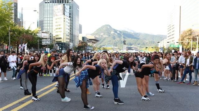 ‘차 없는 거리 케이팝 퍼레이드’.