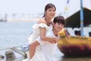 류필립♥미나, 17살 나이차 무색한 달달 화보 ‘사랑 가득’ [EN스타]