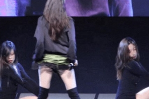 현아 퍼포먼스논란, 얼마나 섹시하길래? “댄서도 토끼 눈”