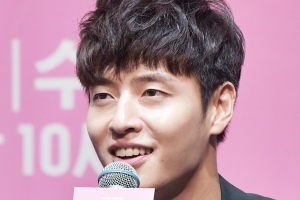 ‘동백꽃’으로 화려한 컴백 강하늘 “촌스럽다는 말, 좋아해요”