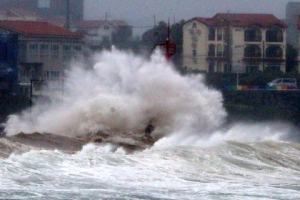 태풍 타파, 남부지방에 내일까지 100~250㎜ 비 더뿌린다