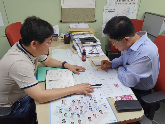 18일 서울시 도시계획국 전략기획팀 보고를 받는 최기찬 의원.