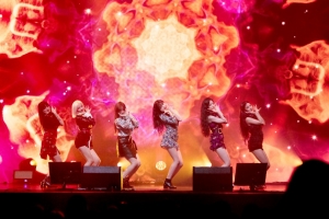 (여자)아이들, 공식 팬클럽 창단식… 우기 생일 맞아 깜짝 파티도