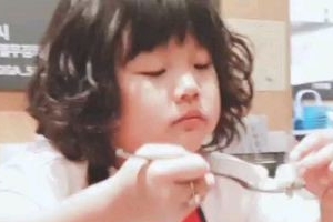 이동국 딸 수아, 볼살 가득 먹방 “돈가스+만두 싹쓸이” [EN스타]