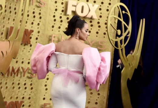 다샤 폴랑코가 22일(현지시간) 미국 캘리포니아주 로스앤젤레스의 마이크로소프트 극장에서 열린 ‘the 71st Primetime Emmy Awards’에 참석해 포즈를 취하고 있다. AP 연합뉴스