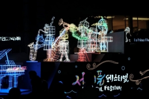 서초 서리풀페스티벌 야간 퍼레이드, 15만명 홀리다