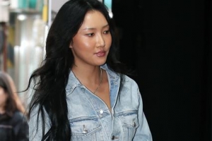[포토] ‘화사스럽게’ 숏반바지에 롱부츠