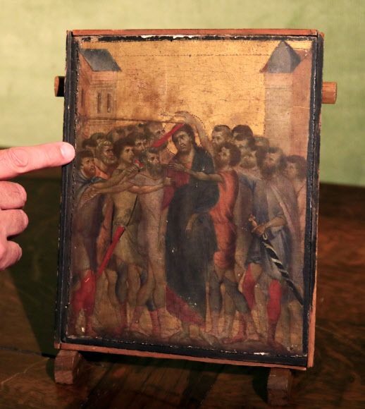 파리 근처 콩피에뉴의 한 민가 부엌에서 발견된 13세기 르네상스 거장 지오바니 치마부에의 작품으로 평가된 ‘조롱받는 예수’ 연작 가운데 하나. 파리 AP 연합뉴스