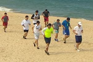 ‘뭉쳐야 찬다’ 안정환 감독, 바캉스 간다더니 돌변 “지옥훈련”