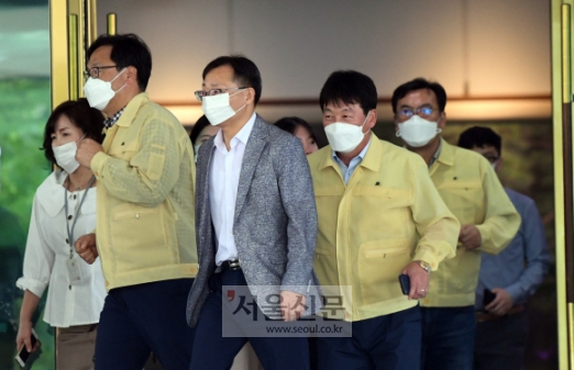 [서울포토] 제412차 민방위의 날, 신속한 화재 대피훈련