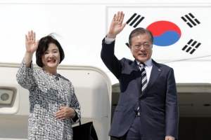 문 대통령, 유엔외교·한미정상회담 마치고 귀국길