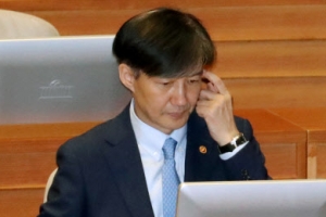 압수수색 검사 “曺 통화 부적절”… 특정 사건 지시 땐 위법 소지