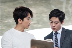 ‘위대한 쇼’ 송승헌, 촬영 중간 중간 모니터링 ‘연기 열정 대단해’