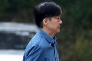 조국 “죽을힘 다한다”… 文·촛불 엄호 속 반격 ‘고삐’