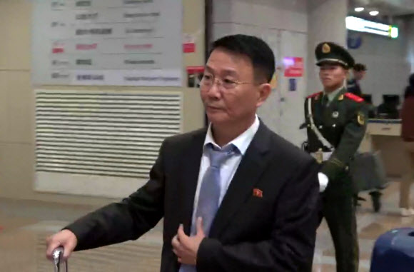 북한 유엔 관계자들 베이징 공항 도착 