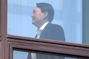 적폐청산 한 배 탔던 조국·윤석열… ‘특수부 수사’로 틀어졌다