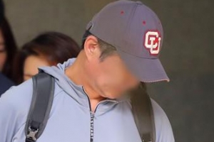 [포토] 검찰 출석하는 조국 장관 동생