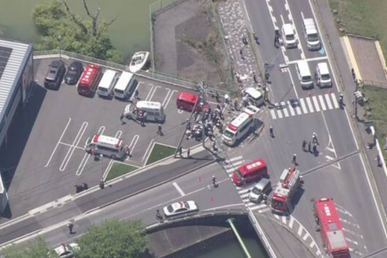 지난 5월 8일 일본 시가현 오쓰시 교차로에서 일어났던 교통사고 현장. 이 사고로 어린이집 원아와 교사 등 16명이 숨지거나 다쳤다. <NHK 화면 캡처>