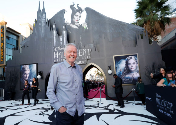 ‘말레피센트2’ 월드 프리미어 시사에 참석한 안젤리나 졸리 부친 존 보이트