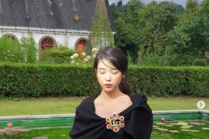 아이유, 근황 공개 “동화 속 비주얼”