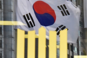 조국·윤석열 중 한쪽은 치명타… 檢, 영장 청구 승부수 던질까