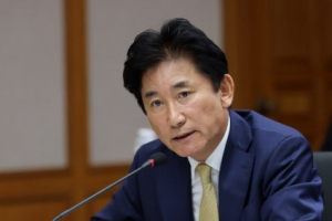 헌재 국감마저 ‘조국 설전’…검찰권 행사·‘사회주의자’ 논란