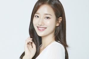 에이프릴 이나은, ‘인기가요’ 새 MC… 드라마·예능 종횡무진 맹활약