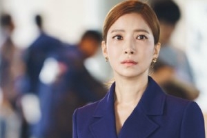 ‘날 녹여주오’ 윤세아, 지창욱과 20년 만에 만난 모습 포착 ‘아련 눈빛’