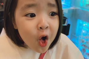 이윤지 딸 라니, 클수록 귀여워지는 근황 ‘볼살은 어디에’ [EN스타]