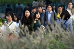 설악산 올해 첫 눈 관측…16일 출근길 오늘 보다 더 ‘춥다’