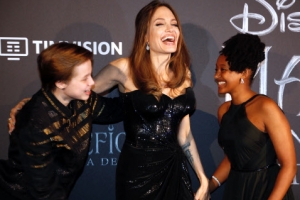 [포토] ‘샤일로·자하라’ 유쾌한 딸들과 함께한 안젤리나 졸리