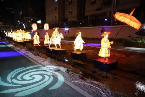 방학천 등불 밝혔으니 가을 나들이 가자스라