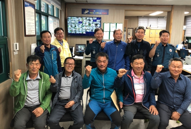 광양시 광양읍 발전소지원사업추진위원회가 범죄예방과 안전한 주민생활 조성을 위해 광양읍지구대와 함께 광양읍 마을 전체에 ‘CC-TV 종합관제시스템’을 구축했다.