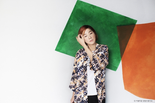 가수 이상은이 5년 만에 신보 ‘플로’로 돌아왔다. 데뷔 후 30년 가까이 쉬지 않고 달려온 그는 “40대 후반에 들어서면서 일과 휴식의 균형을 맞춰야겠다는 생각이 들었다”고 했다. 브리즈뮤직 제공