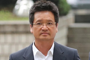 윤중천 1심서 징역 5년 6개월… “강간치상 혐의는 공소시효 지나 처벌 못해”