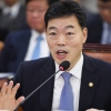 [서울포토] 질의에 답하고 있는 김오수 법무부 차관