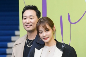 안현모-라이머, 부부동반 패션위크 나들이 “독보적 패션”