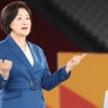 장애인체육대회 개회식 수화로 인사하는 김정숙 여사