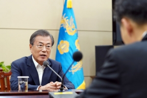 문 대통령 “강력한 검찰 감찰기능 방안 마련해 직접 보고하라”