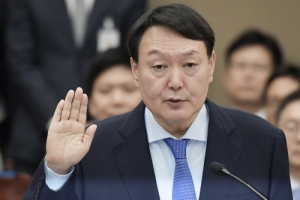 청와대, ‘계엄령 문건 관련 윤석열 총장 수사‘ 국민청원에 “답변 한달 연기”