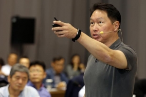 최태원 회장, 이혼소송 재판에 첫 출석