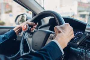 벤츠에 종이번호판 달고 서울 강남 10㎞운전했다 실형