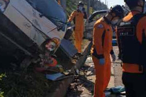 고속도로 갓길서 풀 베던 근로자 3명 ‘날벼락’