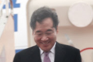 이낙연 총리 일본 도착…“아베 만나 한일 대화 촉진하겠다”