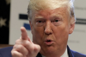 트럼프 “北에 대한 매우 흥미로운 정보, 金 내 전화는 받아”