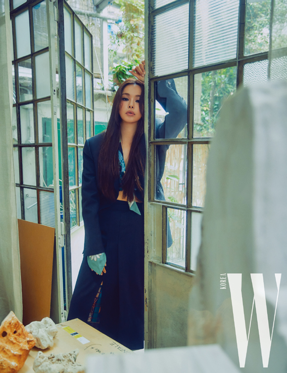 이하늬.<br>사진 출처 : W Korea