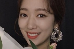 박신혜 근황, 어둠 밝히는 미모 “행복한 날” [EN스타]