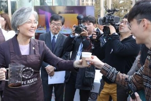 김정은, 양덕 방문해 금강산과 비교… “머리 맑아지고 기분 개운해져”