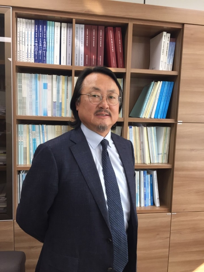 전국국공립대학 교수노조 초대 위원장을 맡게 된 교통대 남중웅 교수.
